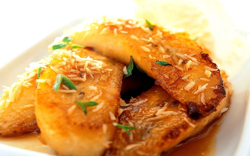 Wokad banan med rostad kokos