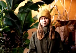 Tora 11 år vill odla 50 bananer i källaren