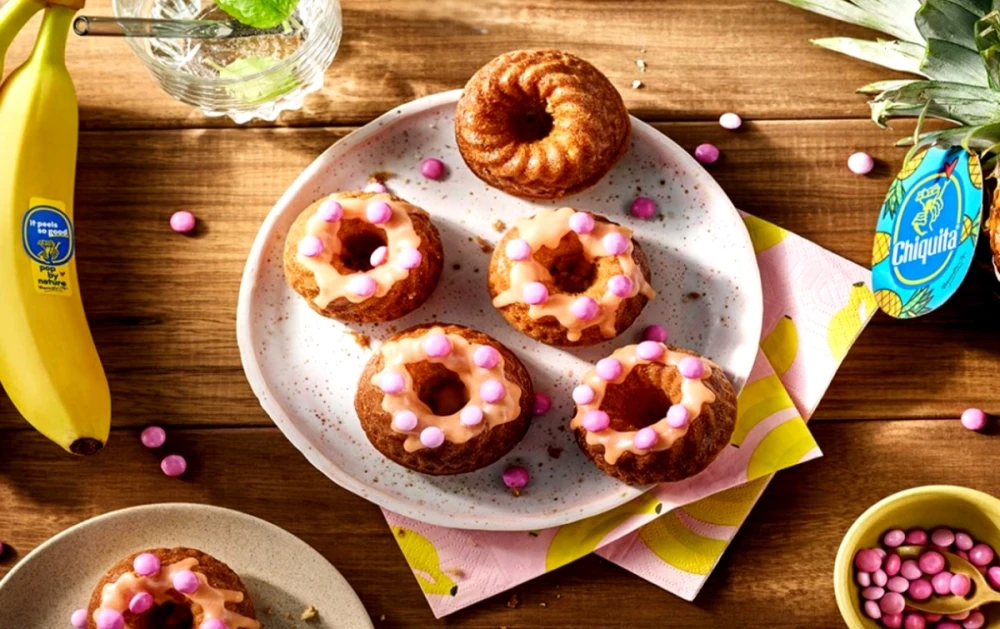 Små banantårtor med vanilj och ananas