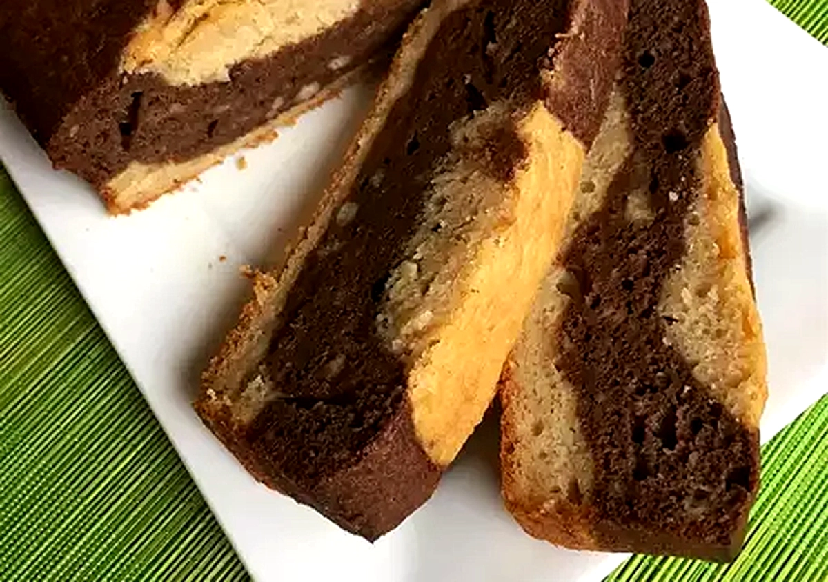 Chokladmarmorerat bananbröd med grekisk yoghurt