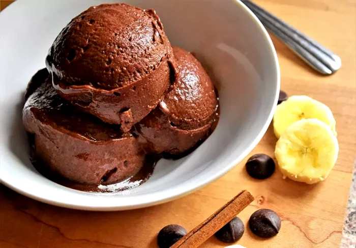 Chokladsorbet med banan och kanel