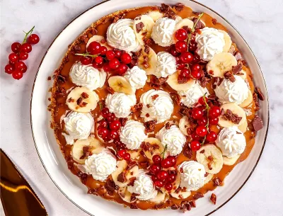 Banoffee paj med vinbär