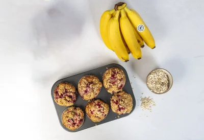 Frukostmuffins med hallon och bananer