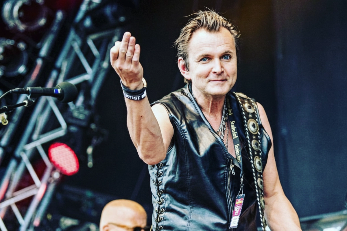 Anders Möller på scen.