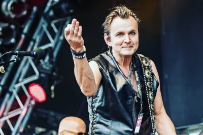 Anders Möller på scen.