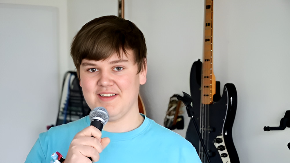 Gymnasieelev hyllar Electric Banana Band