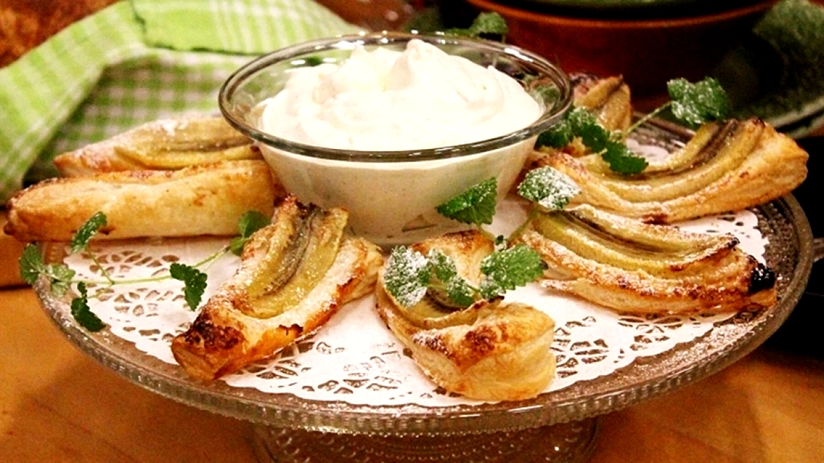 Banan i smördegspuff - recept Banan i smördegspuff - recept